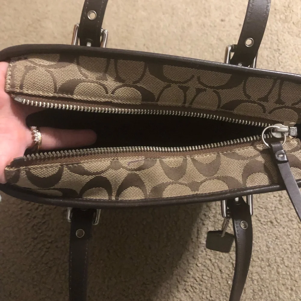 Coach signature shoulder bag - Picture 9 of 10